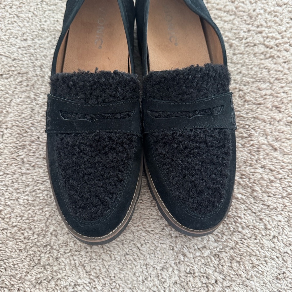 VIONIC Nubuck Loafer With Sherpa “Cheryl” Black EUC Size 7.5 - Picture 4 of 6
